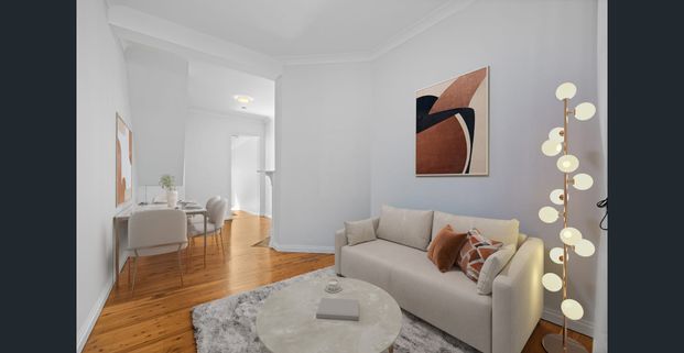 Charming Two-Level Terrace with Balconies & Courtyard - Photo 1