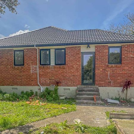 Lovely Renovated Family Home Otara - Photo 3