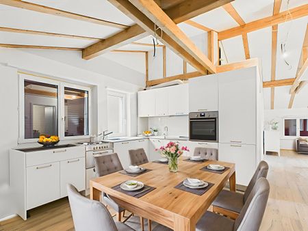 Modern 3.5-room penthouse apartment with beautiful views in charming Bäch SZ - Foto 3