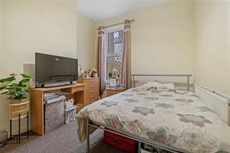 4 bedroom terraced house to rent - Photo 3