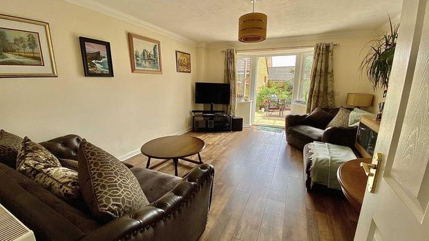 3 bedroom semi-detached house to rent - Photo 1