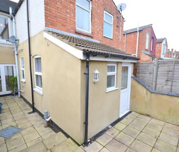 3 bedroom terraced house to rent - Photo 2
