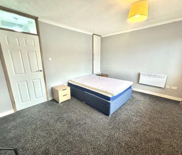 2 bedroom maisonette to rent - Photo 4