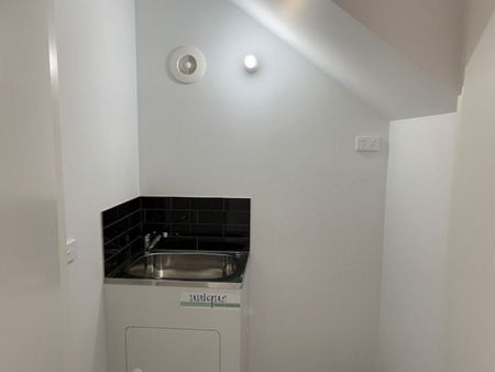 Reverse Living Townhouse - Photo 3