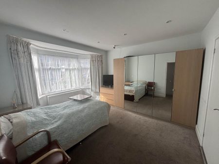 Price £995 pcm - Available Now - Unfurnished - Photo 5