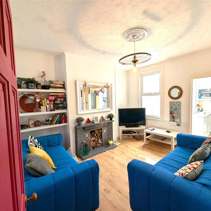 4 bedroom terraced house to rent - Photo 1