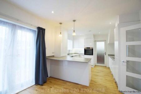 3 bedroom property to rent in London - Photo 3