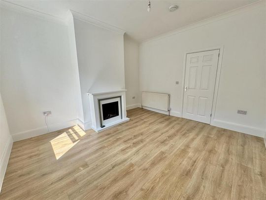 2 bedroom end of terrace house to rent - Photo 1