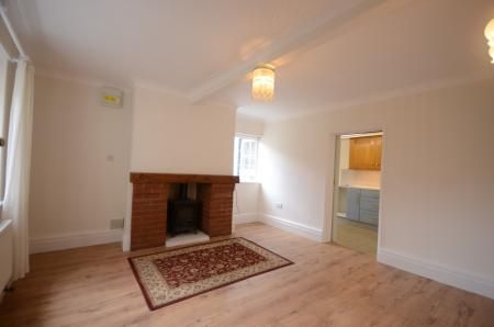 3 bedroom Detached house To Let - Photo 3