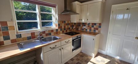 2 bedroom semi-detached to let - Photo 2