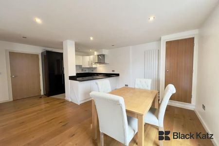 Superbly located & offering size (820 Sq.Ft.) quality & location - Photo 3