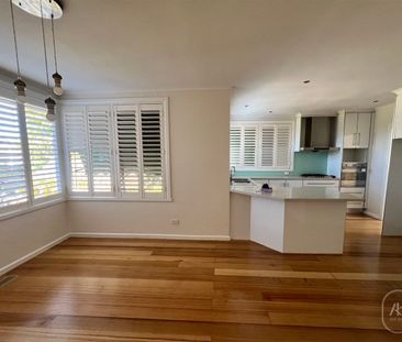 Comfortable Family Living in a Quiet Blackburn South Pocket - Photo 2