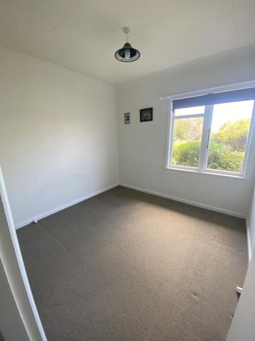 Sunny Family Home in Popular Location - Photo 4