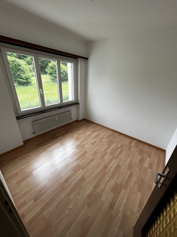 Rent a 4 ½ rooms apartment in Arbedo - Photo 4