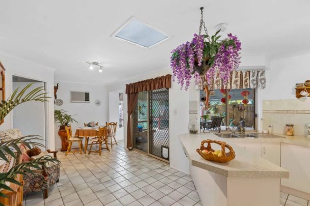 Nestled in one of Carrara's peaceful and family-friendly street, this delightful home is now available for rent. - Photo 1
