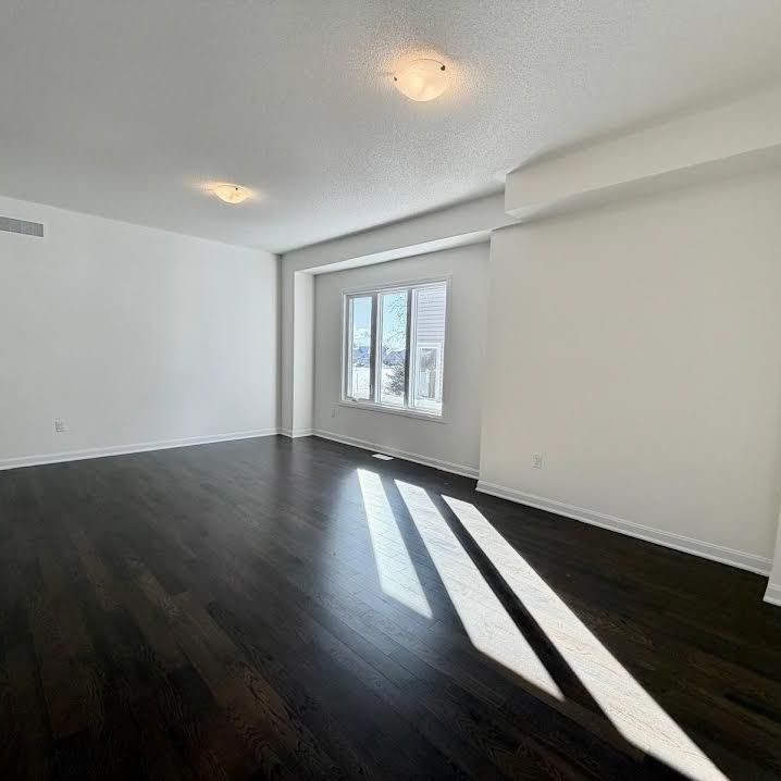 For Lease - 28 Royal Oak Crescent, Loyalist, Ontario - Photo 1