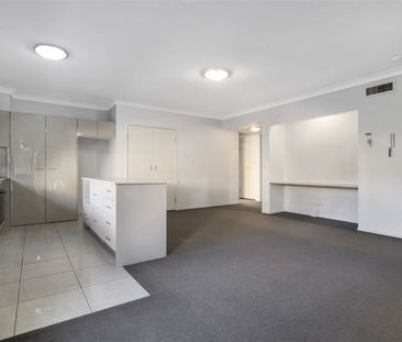 Spacious Ground Floor 2 Bedroom Apartment with Large Balcony plus P... - Photo 2