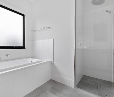 Stylish Family Living with Hills Views in Windsor Gardens - Photo 5