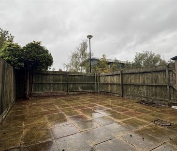 To Let - Photo 6