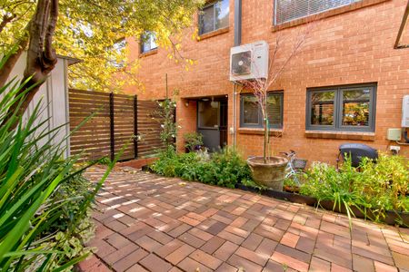 2/50 Stuart Street, Griffith ACT 2603 - Townhouse For Rent | Domain - Photo 3