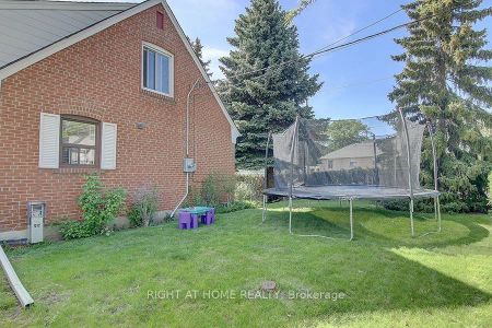 Detached Home For Lease | W9253113 - Photo 3