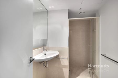 City Commuter's Dream - Sun Drenched Studio! - Photo 3