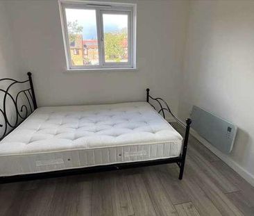 Langtons Meadow, Farnham Common, SL2 - Photo 2