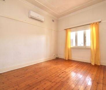 Three Bedroom Home - Photo 4