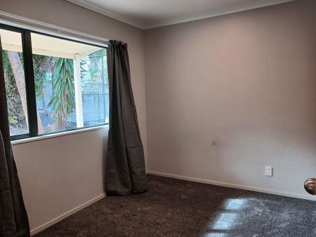 Three Bedroom Home in Glen Eden - Photo 2