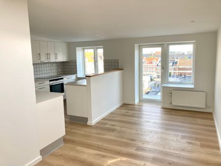 Taglejlighed i Aalborg med altan og udsigt - Photo 4