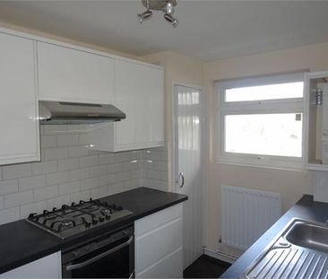 1 bedroom ground floor flat to rent - Photo 2