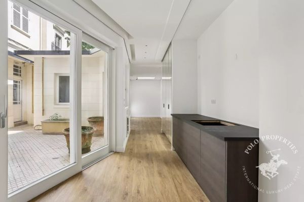 Appartement à louer à Paris 8Ème - Photo 1