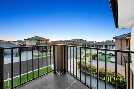 14 Romulus Crescent, Cranbourne West - Photo 2