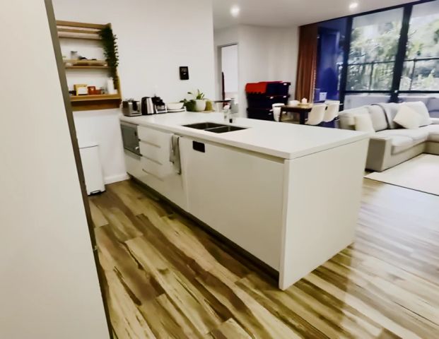 3 bed 3 bath*43 - Photo 1