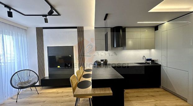 007MW N. Sącz ul. Piłsudskiego, nowoczesne mieszkanie na wynajem, 41,15 m2, IVp, 2 pokoje, balkon, miejsce postojowe. Cena: 2900 zł - Фото 1