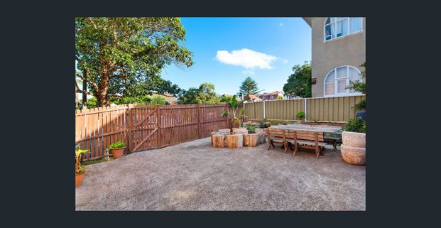 Bright, Modern & Effortlessly Stylish 3 Bedroom Apartment - Photo 1