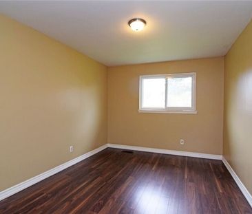 Whiteleas Avenue 32, M1B 1W7, Toronto - Photo 2