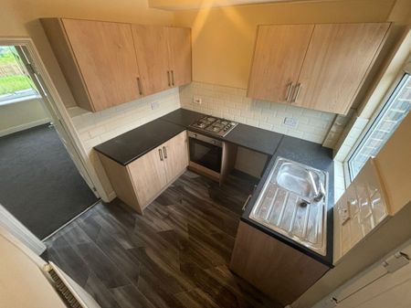 2 bed Terraced - To Let - Photo 5