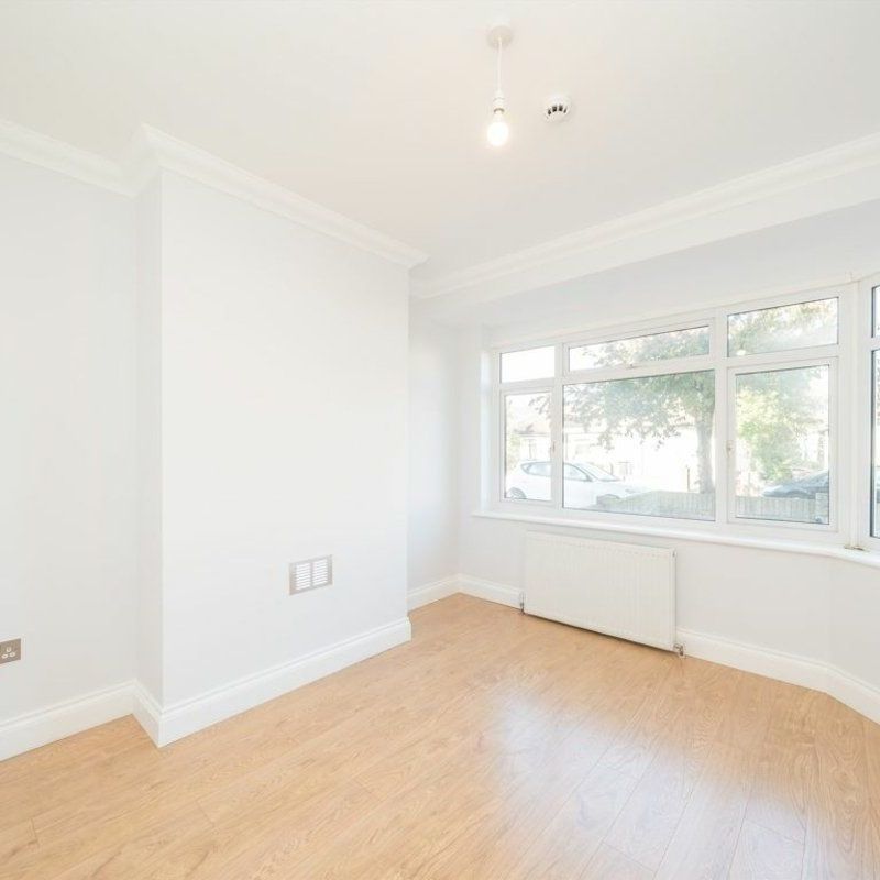 Villiers Avenue, Whitton, TW2 - Photo 1