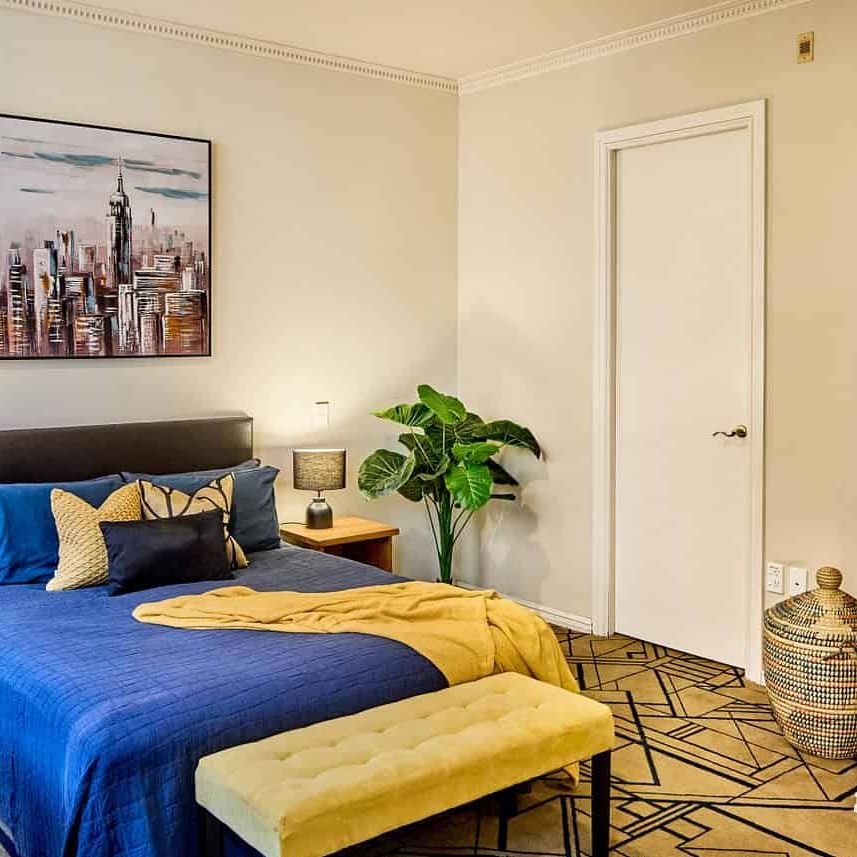 Historic and Beautifully Furnished City Apartment - Photo 1