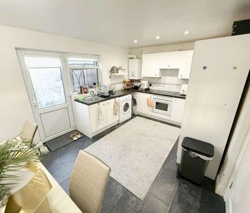 London Road, Benfleet, SS7 - Photo 1