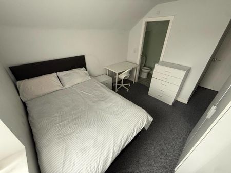 1 bedroom in a house share to rent - Photo 4