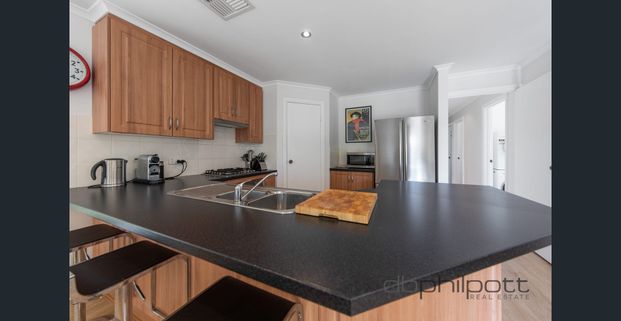 Spacious & Stylish - Photo 1