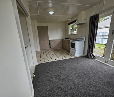 Great 3 bedroom home on Queenwood - Photo 5