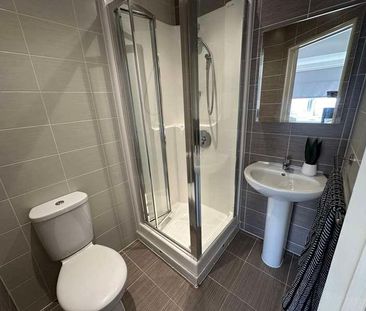 Luxurious Bedroom Bathroom Apartment, LN1 - Photo 6