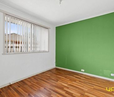 Charming Family Home in Cranbourne West - Photo 3