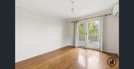 Spacious Tri-Level Home in a Quiet, Leafy Street 🌿 - Photo 5