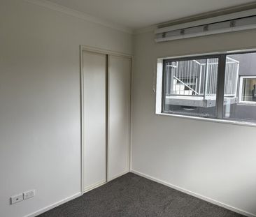 Inner City Apartment – Secure Carpark - Photo 2
