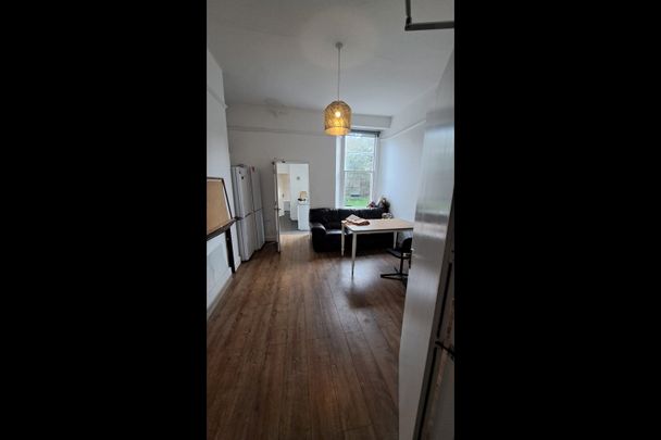 Room in a Shared House, Chesterfield Road, BS6 - Photo 1