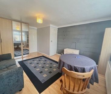 Wells Gardens, Elm Park, RM13 7LU, Property for rent - Photo 5